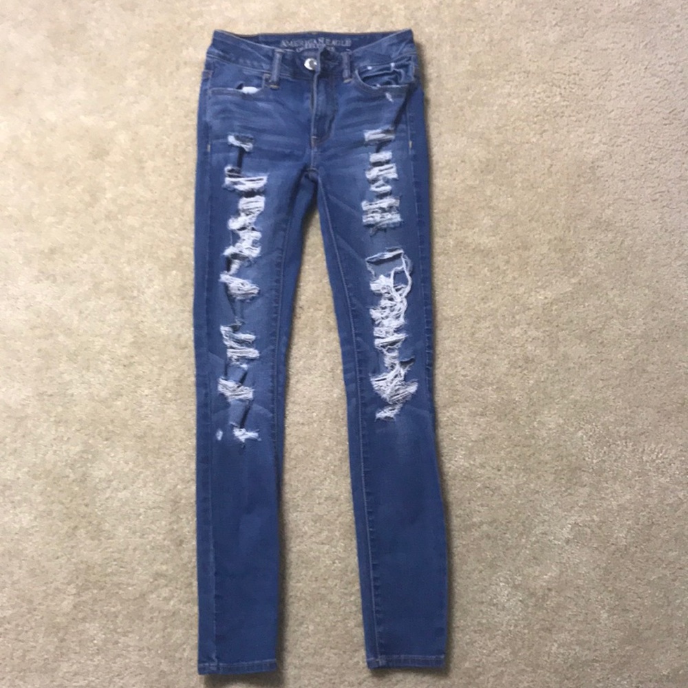 Distressed skinny jeans